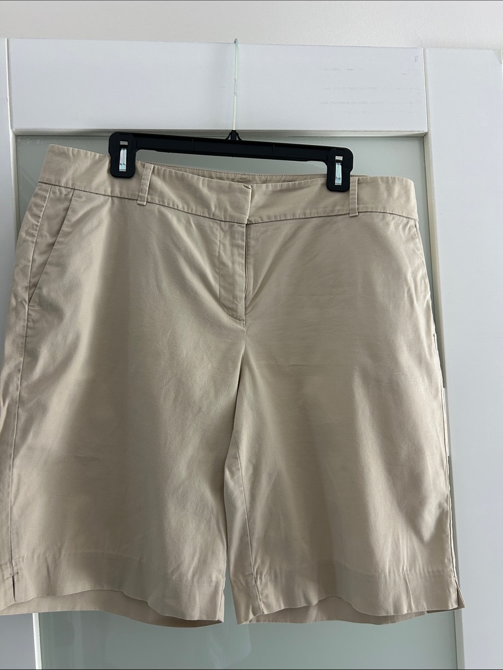 Ann Taylor Classic Light Beige Women's Bermuda Shorts. Size 14